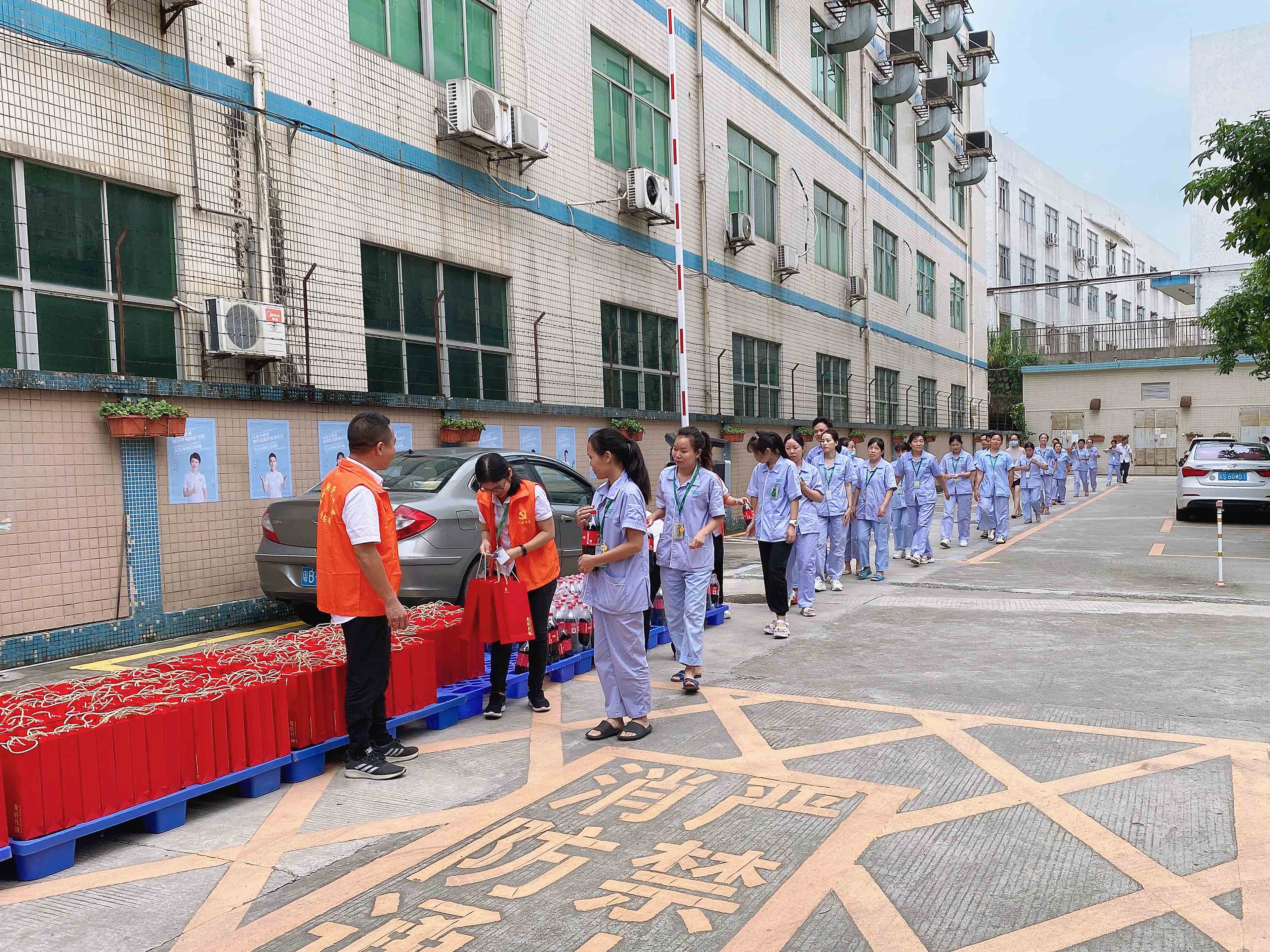 國慶中秋雙節(jié)同慶，雅香麗預(yù)祝大家度過一個(gè)平安祥和、喜慶歡樂的假期！